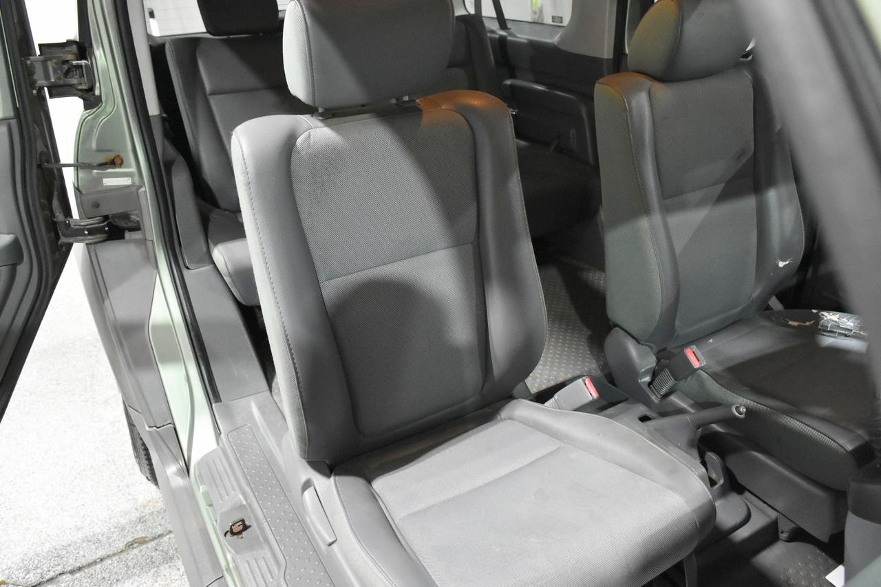 Honda Element LX 2WD 5-spd MT 2005