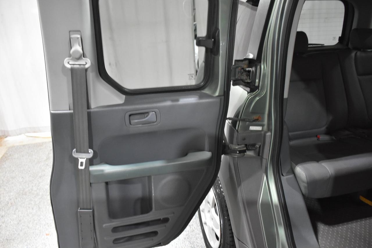 Honda Element LX 2WD 5-spd MT 2005