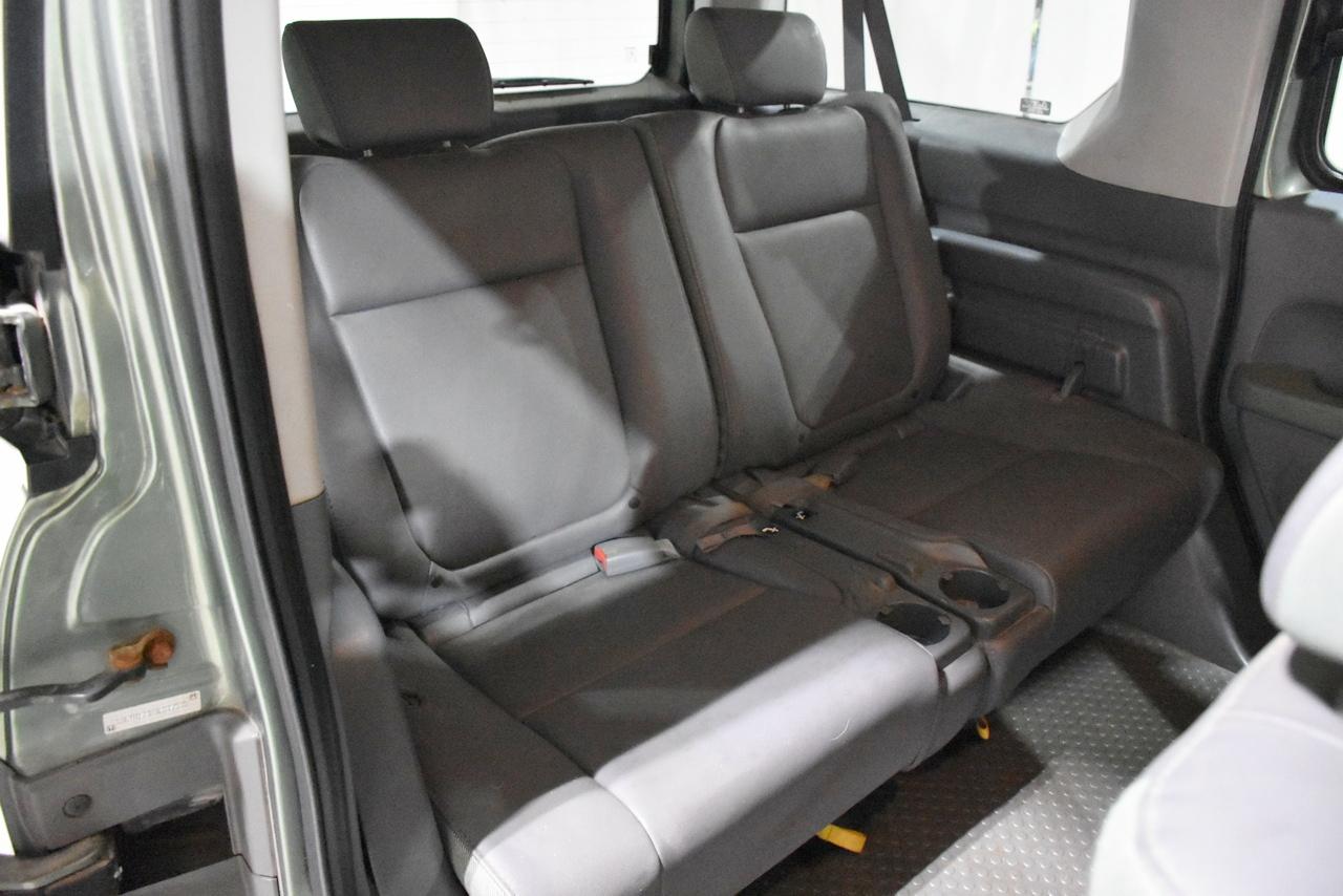 Honda Element LX 2WD 5-spd MT 2005