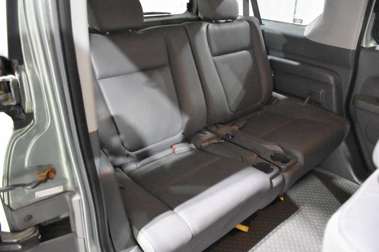 Honda Element LX 2WD 5-spd MT 2005