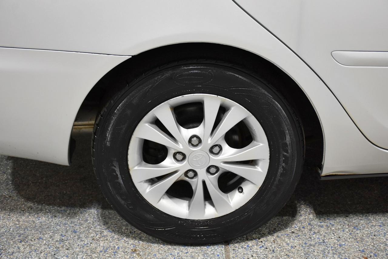 Toyota Camry LE V6 2004