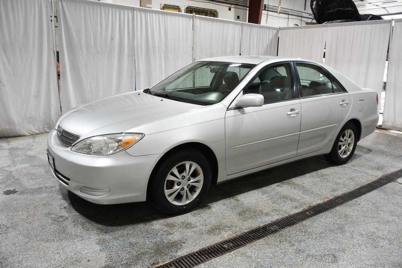 Toyota Camry LE V6 2004