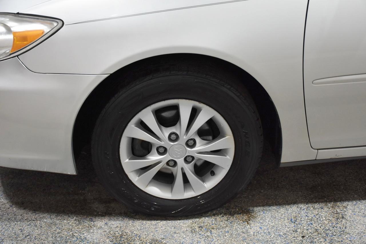 Toyota Camry LE V6 2004