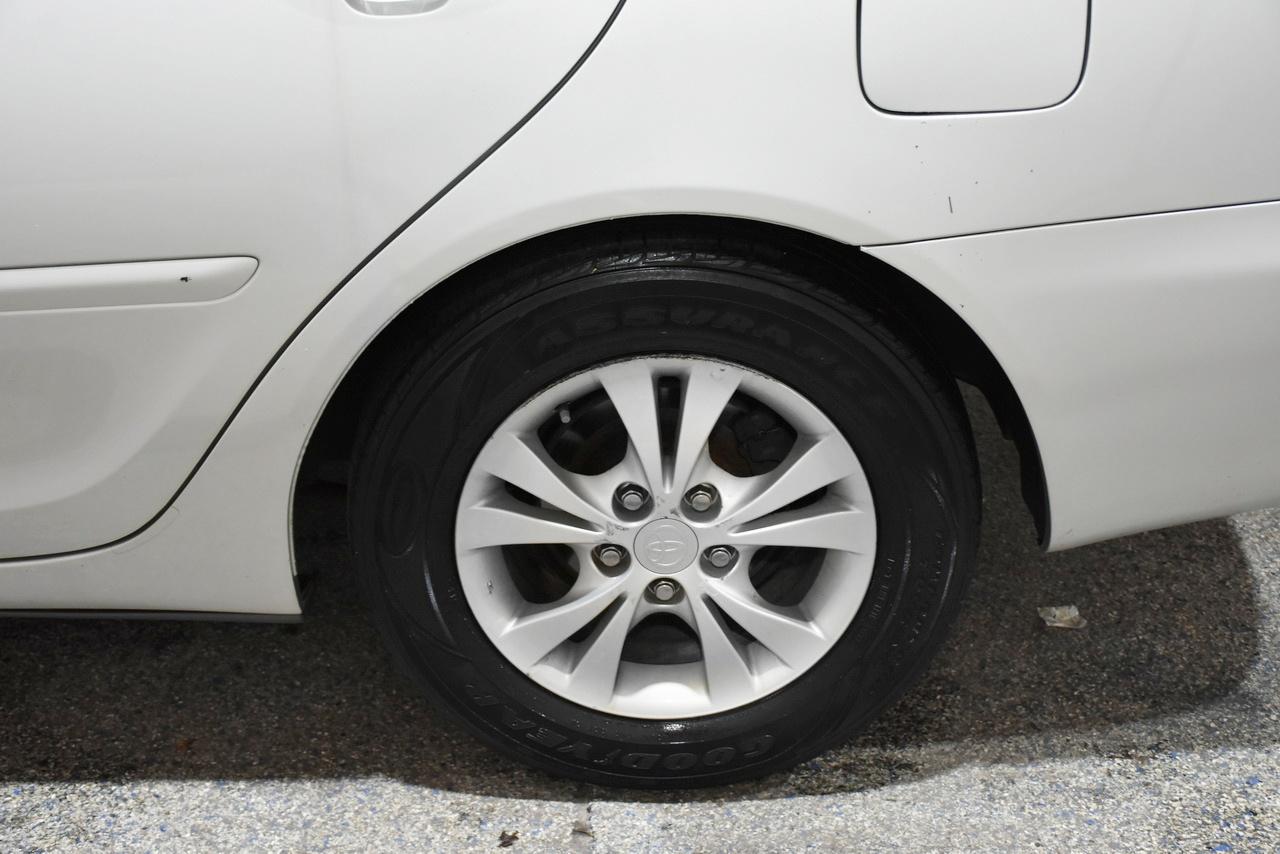 Toyota Camry LE V6 2004