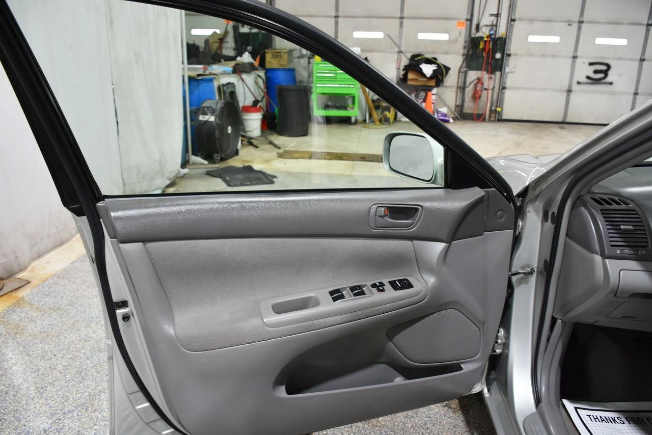 Toyota Camry LE V6 2004