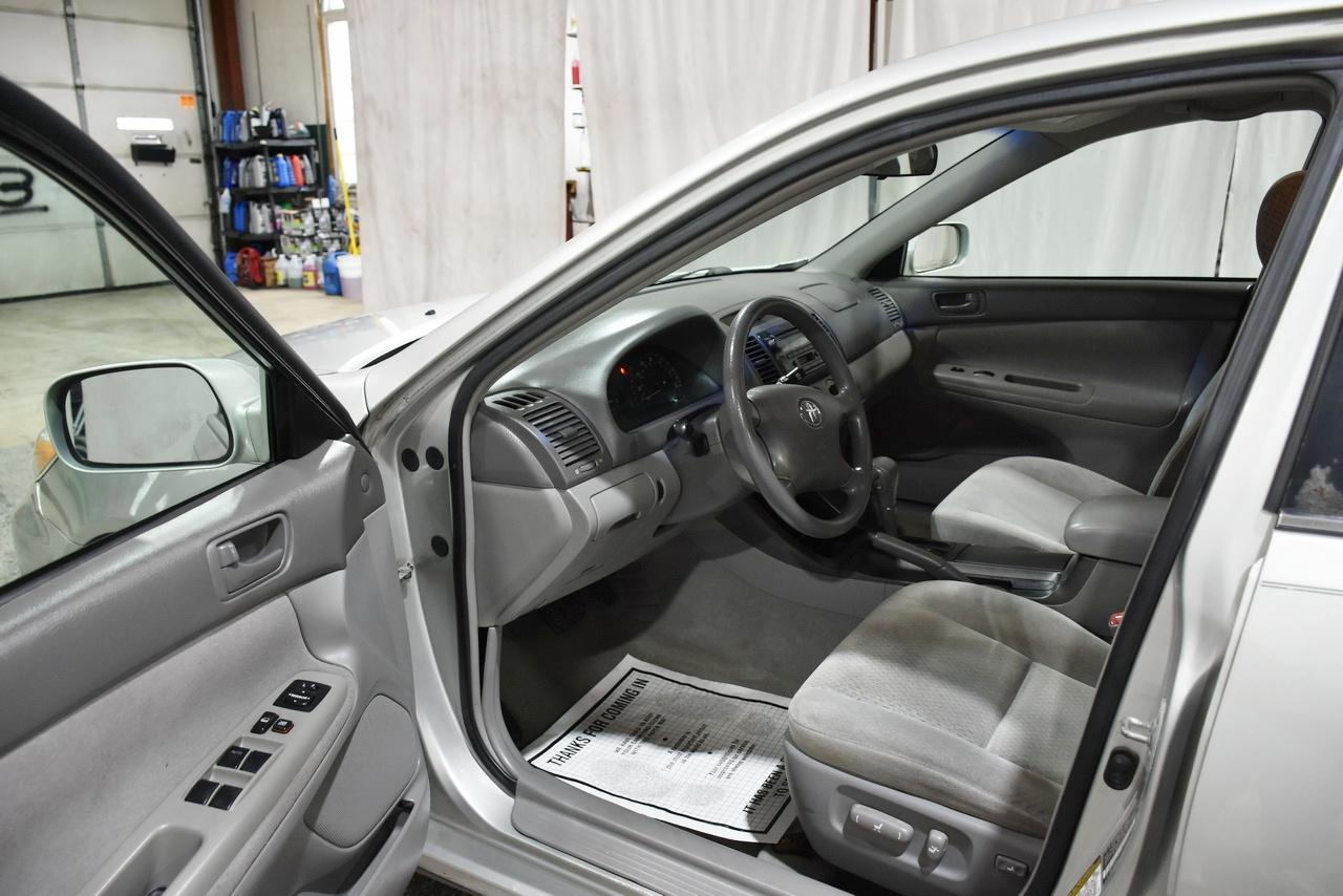 Toyota Camry LE V6 2004