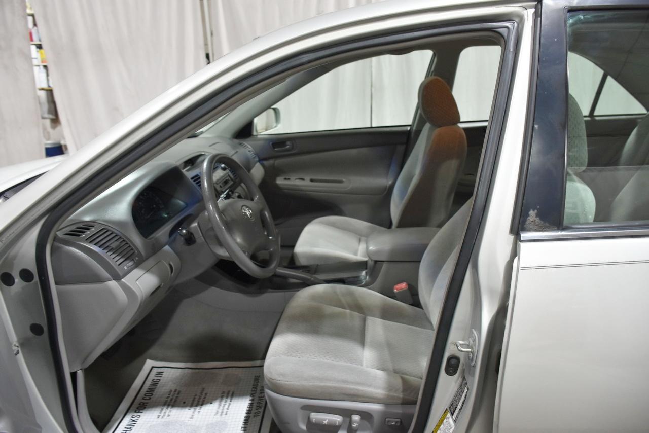 Toyota Camry LE V6 2004