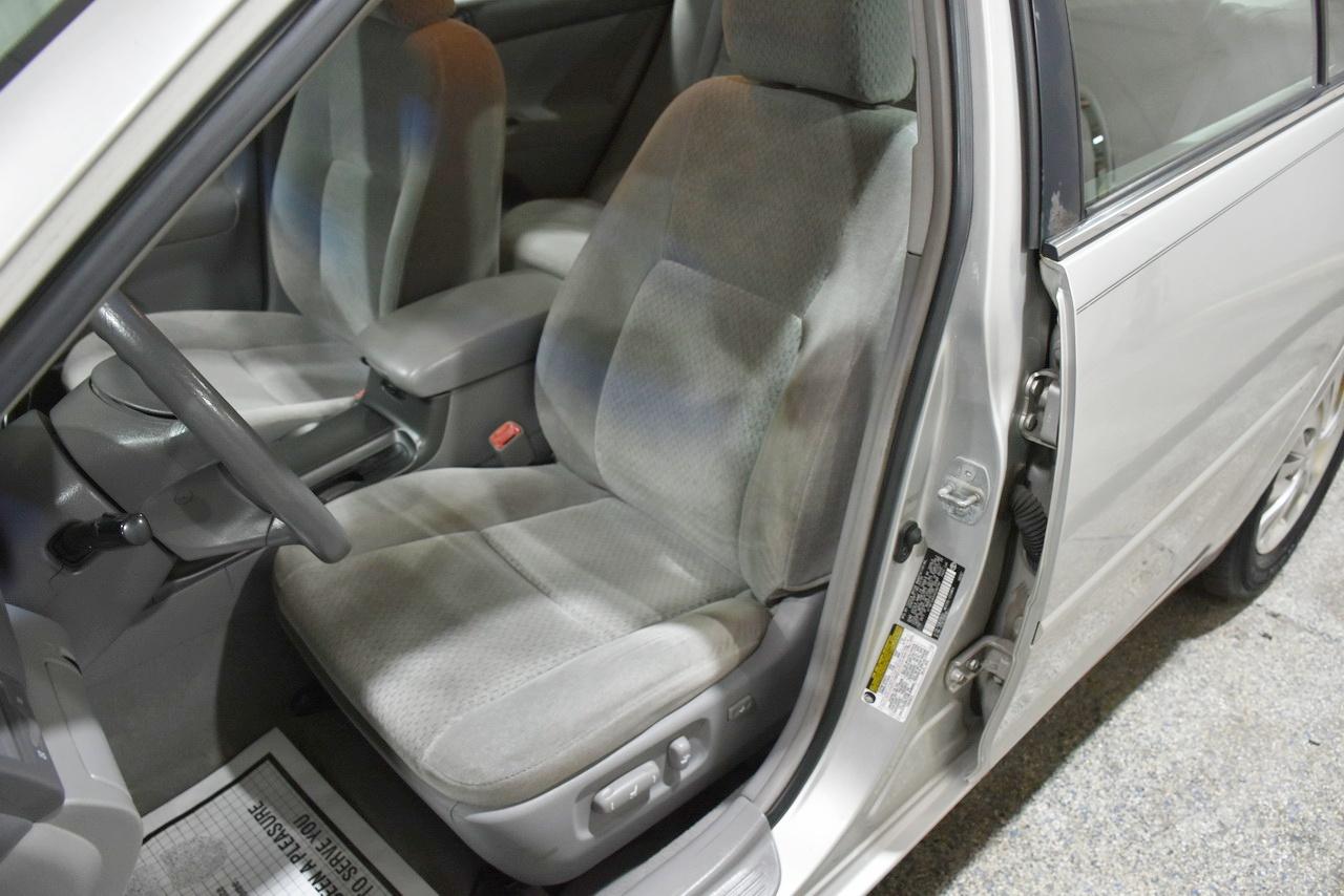 Toyota Camry LE V6 2004