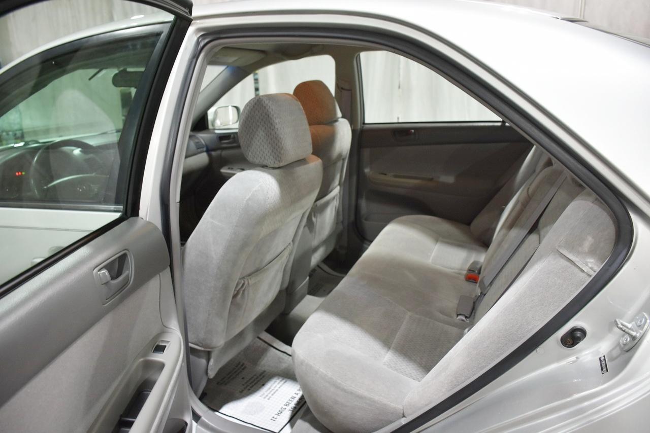 Toyota Camry LE V6 2004