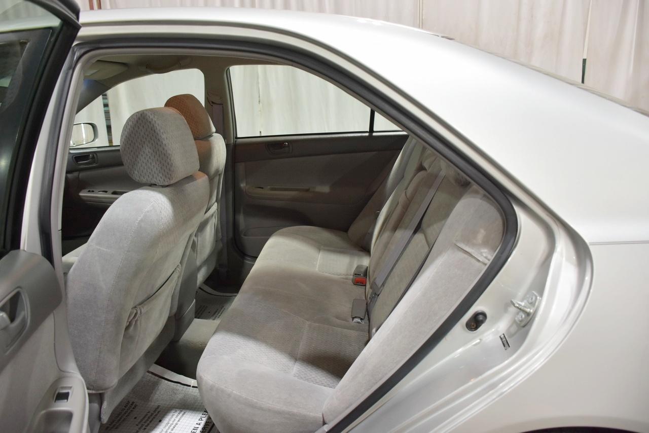 Toyota Camry LE V6 2004