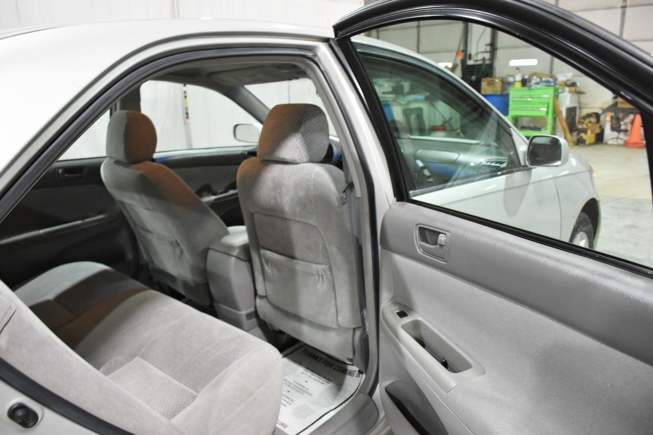 Toyota Camry LE V6 2004