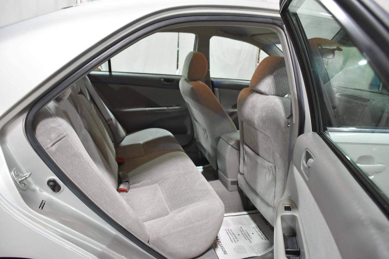 Toyota Camry LE V6 2004