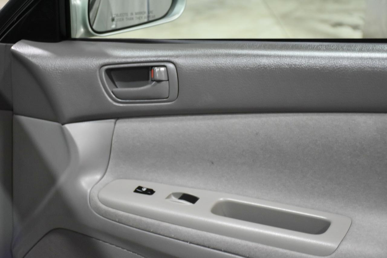 Toyota Camry LE V6 2004