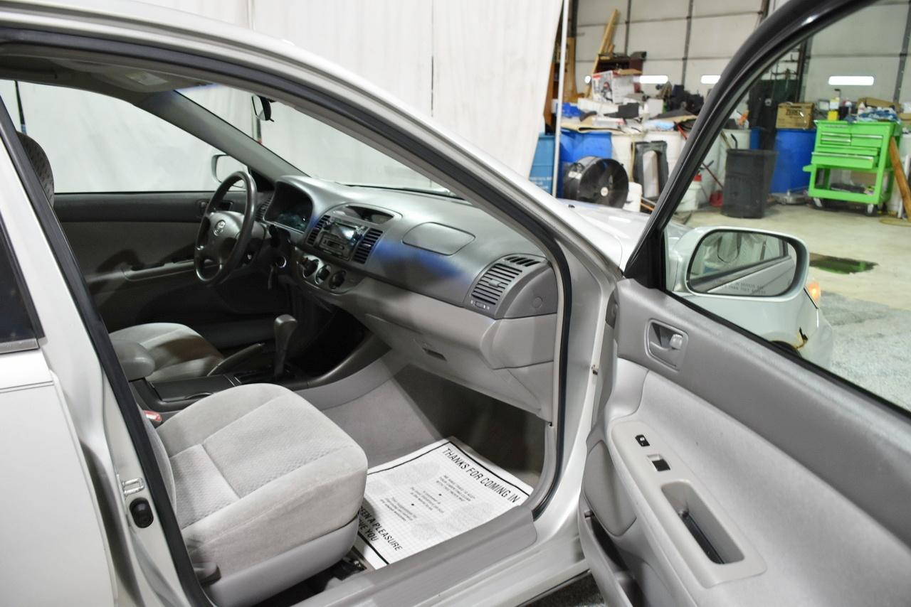 Toyota Camry LE V6 2004