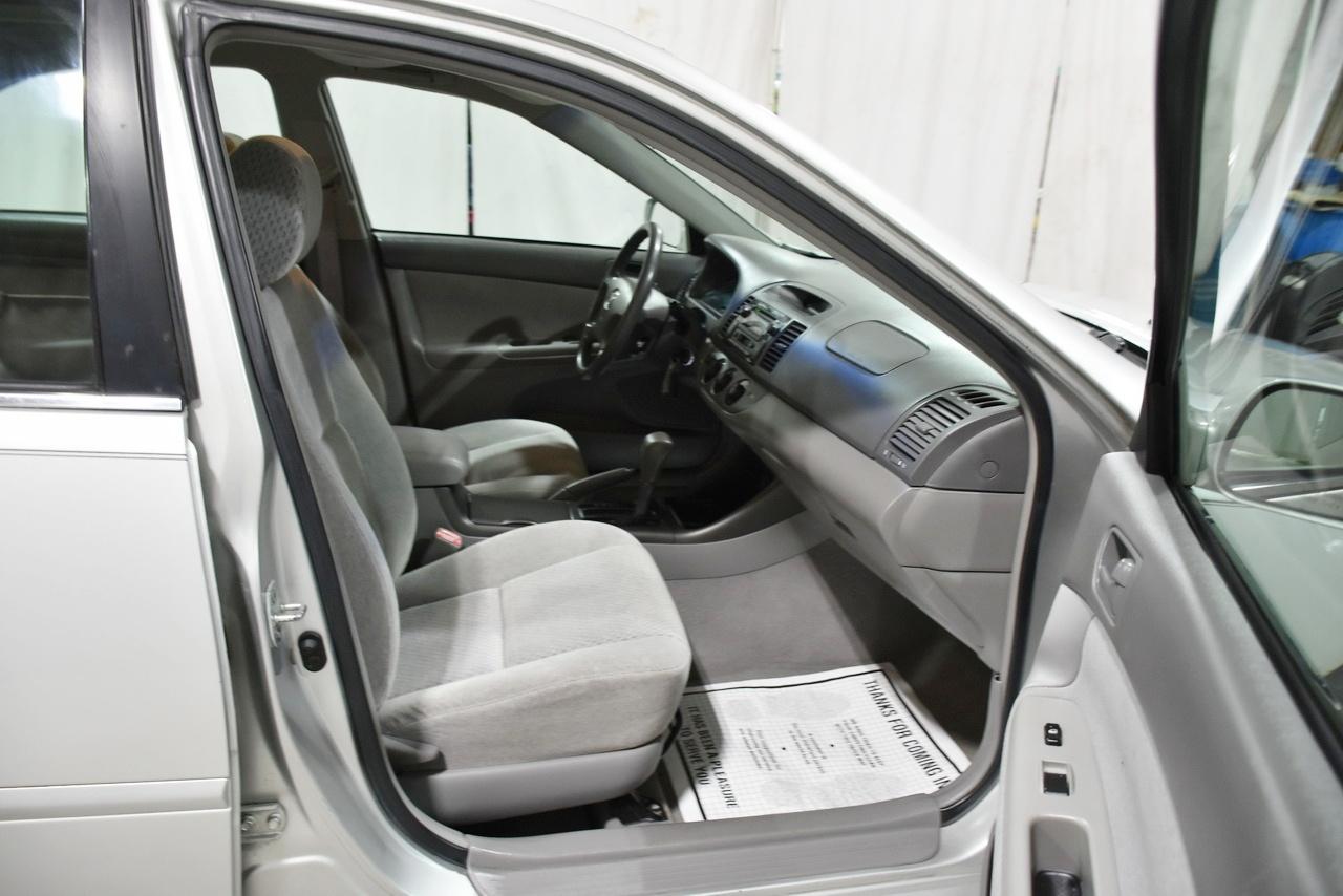 Toyota Camry LE V6 2004