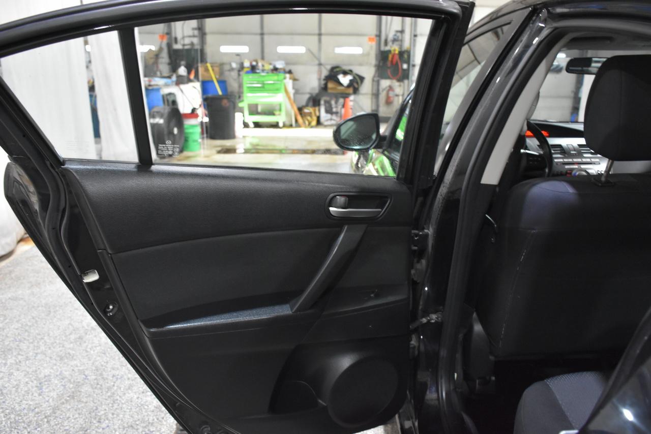 Mazda MAZDA3 i SV 4-Door 2010