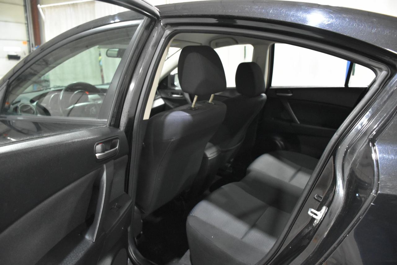 Mazda MAZDA3 i SV 4-Door 2010