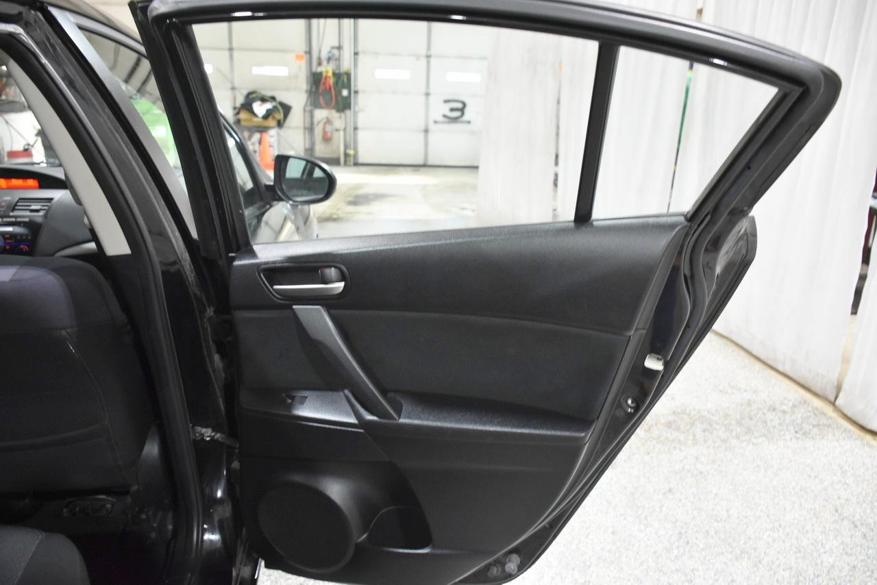 Mazda MAZDA3 i SV 4-Door 2010