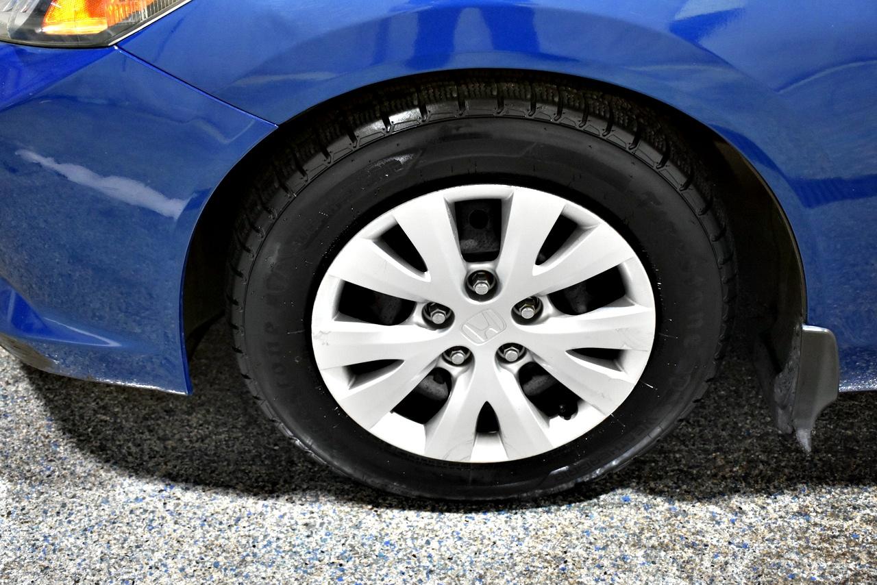 Honda Civic LX Sedan 5-Speed AT 2012