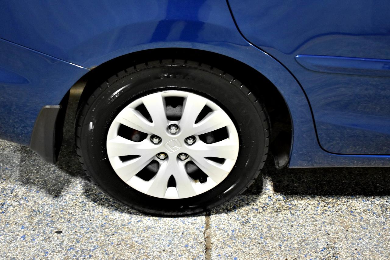 Honda Civic LX Sedan 5-Speed AT 2012