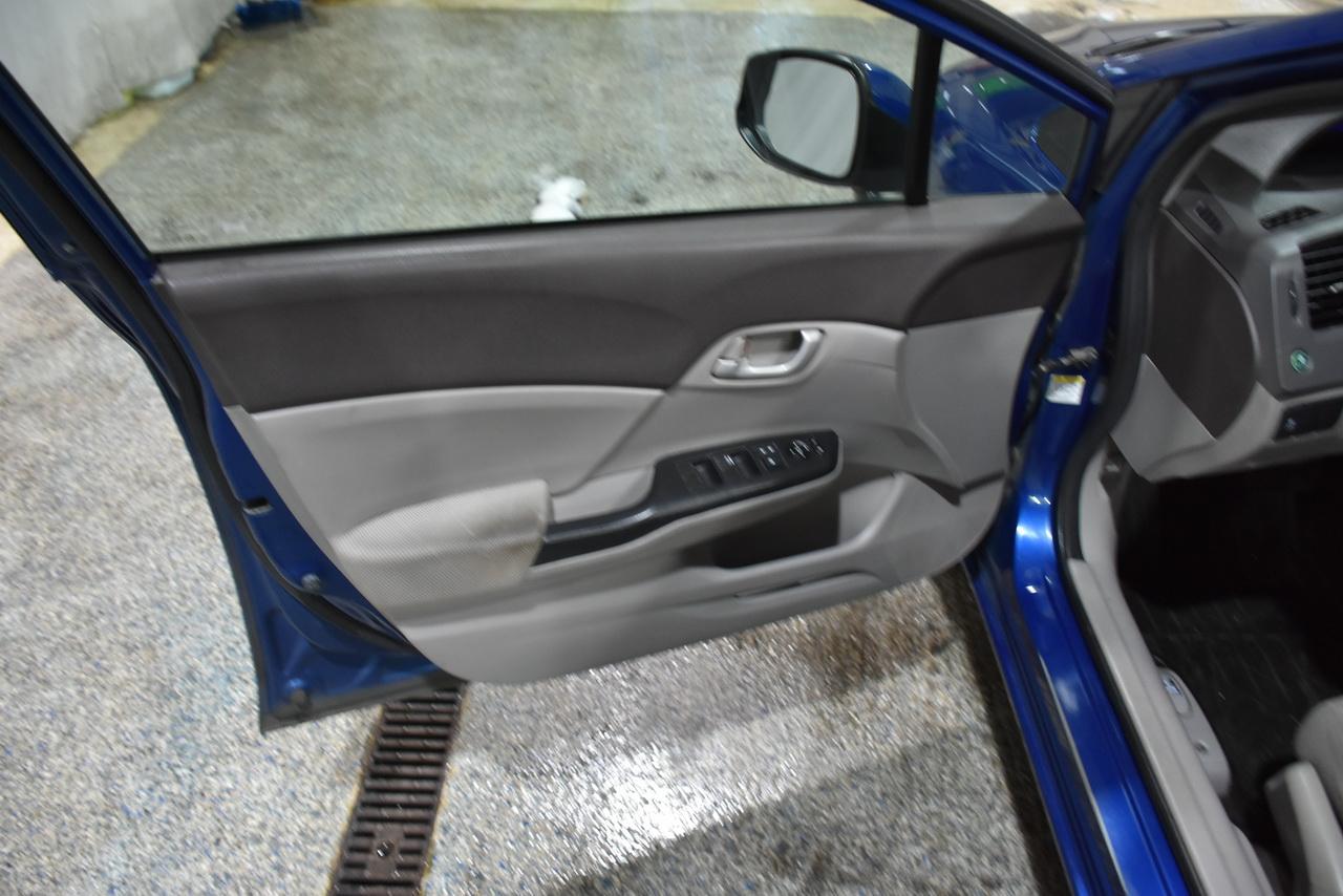 Honda Civic LX Sedan 5-Speed AT 2012