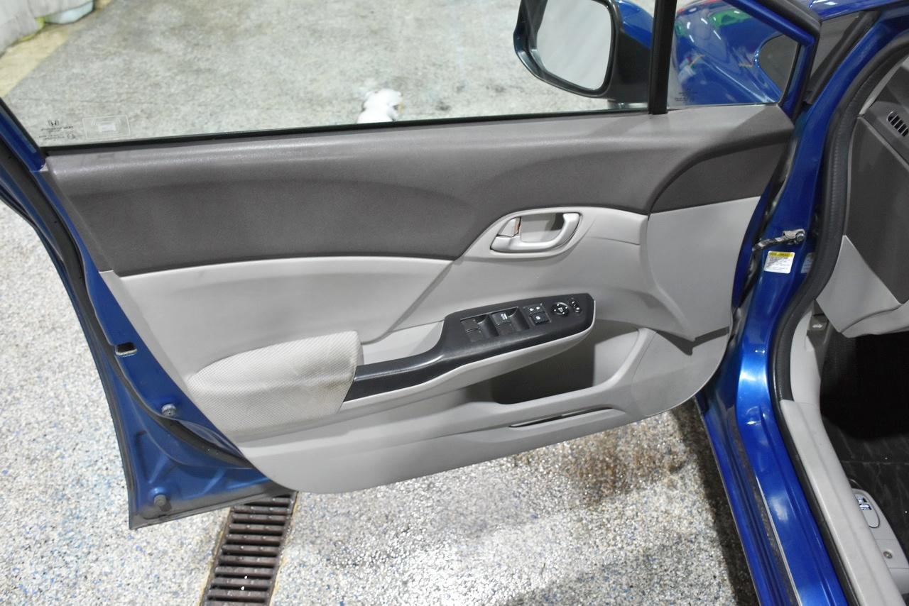 Honda Civic LX Sedan 5-Speed AT 2012
