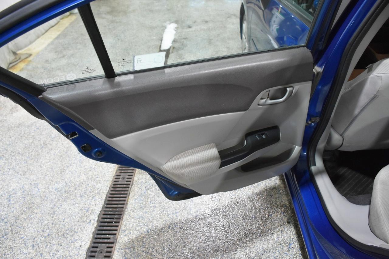 Honda Civic LX Sedan 5-Speed AT 2012