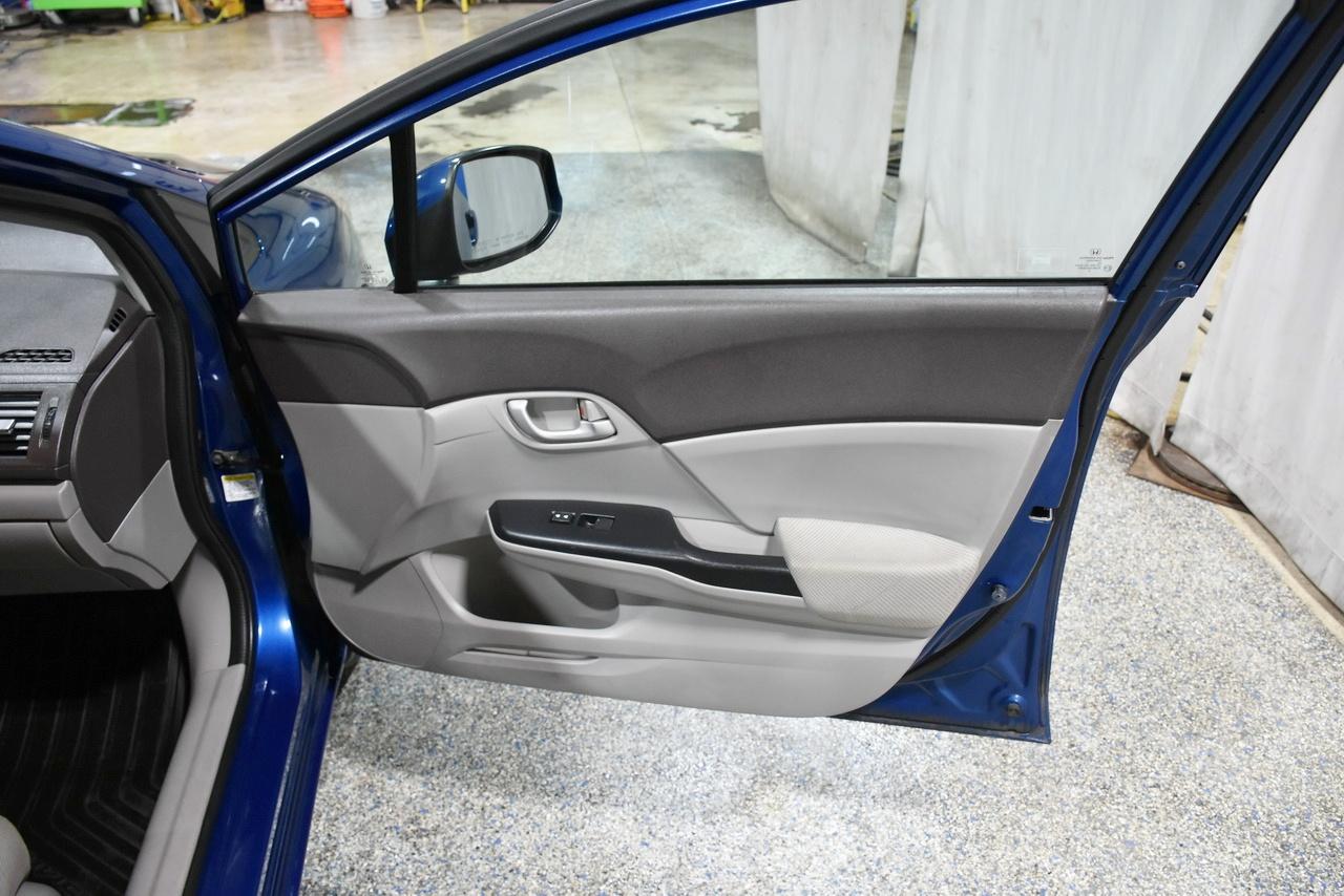 Honda Civic LX Sedan 5-Speed AT 2012