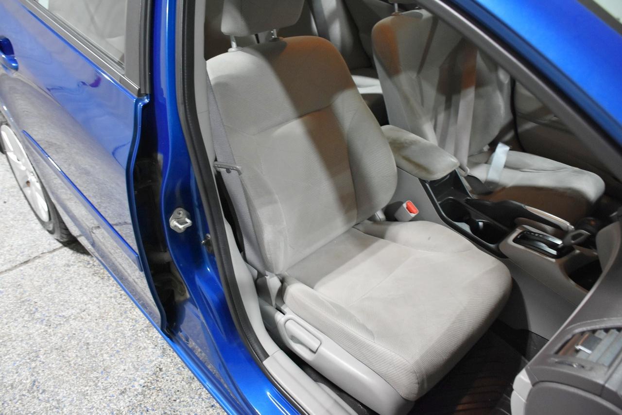 Honda Civic LX Sedan 5-Speed AT 2012