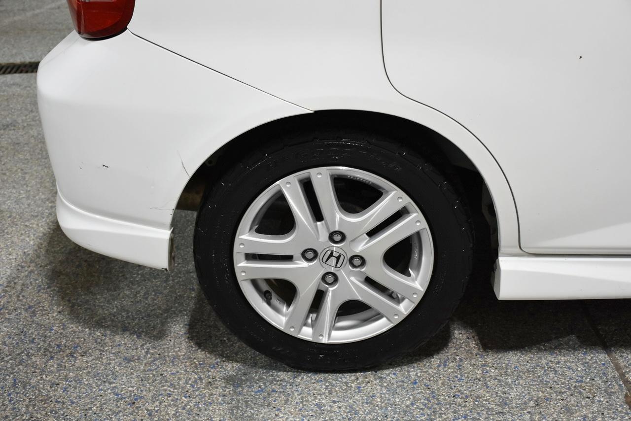 Honda Fit Sport 5-Speed AT 2007