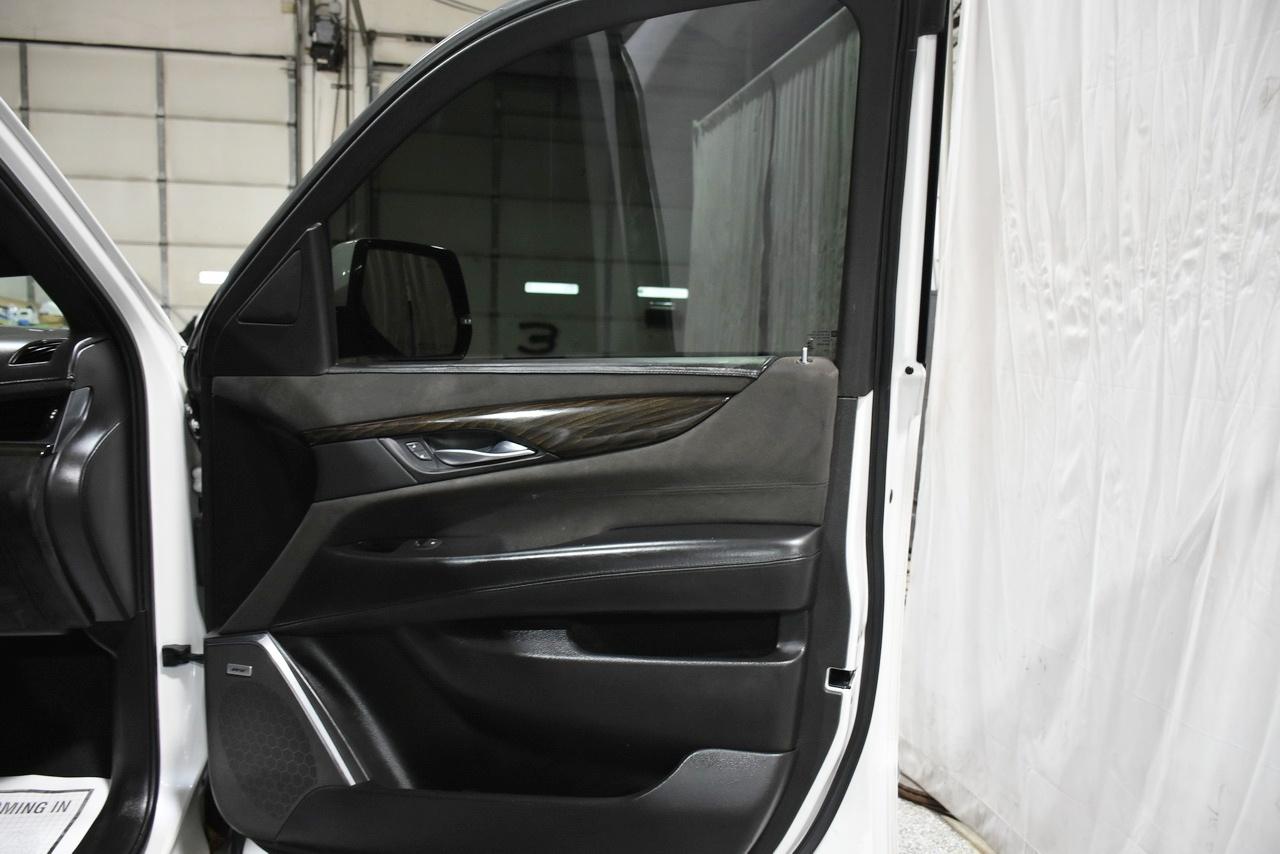 Cadillac Escalade Platinum 4WD 2016