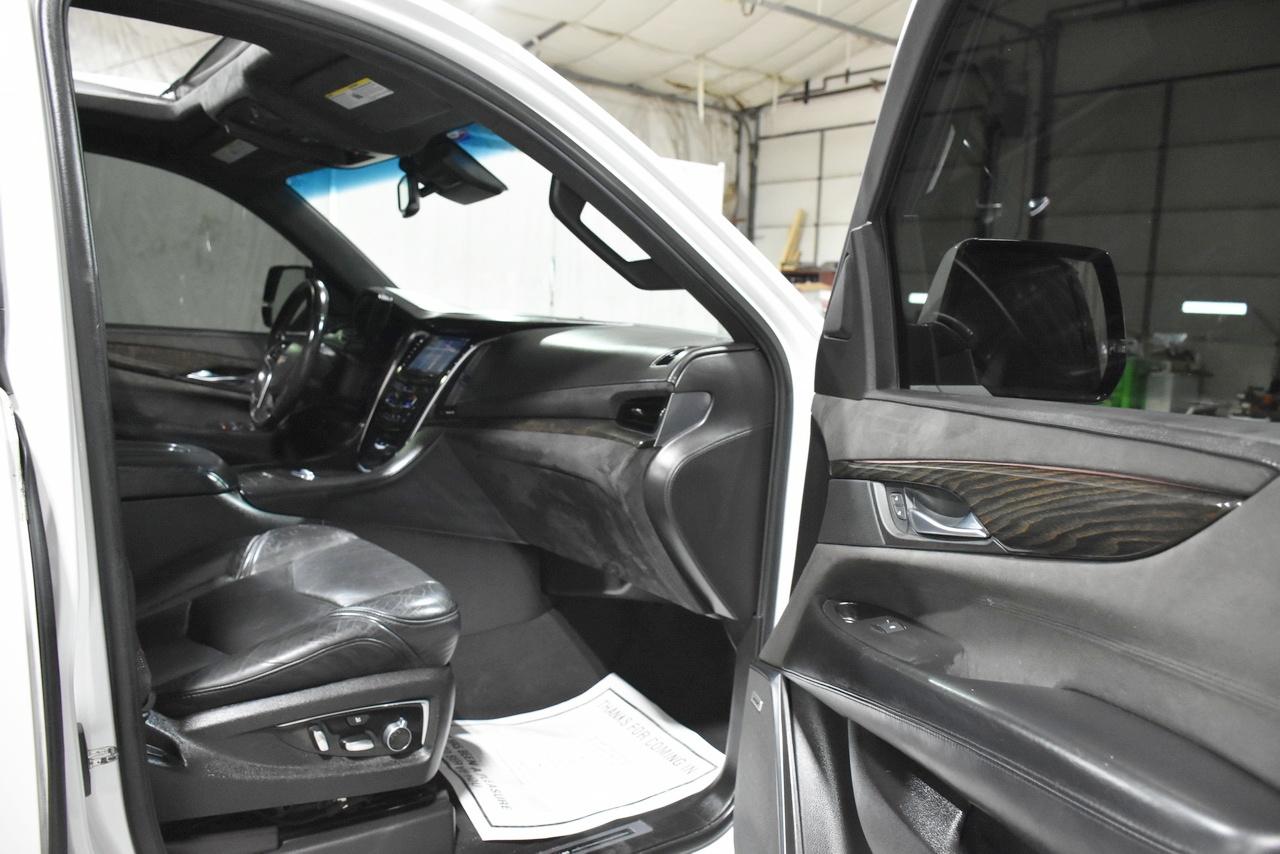 Cadillac Escalade Platinum 4WD 2016