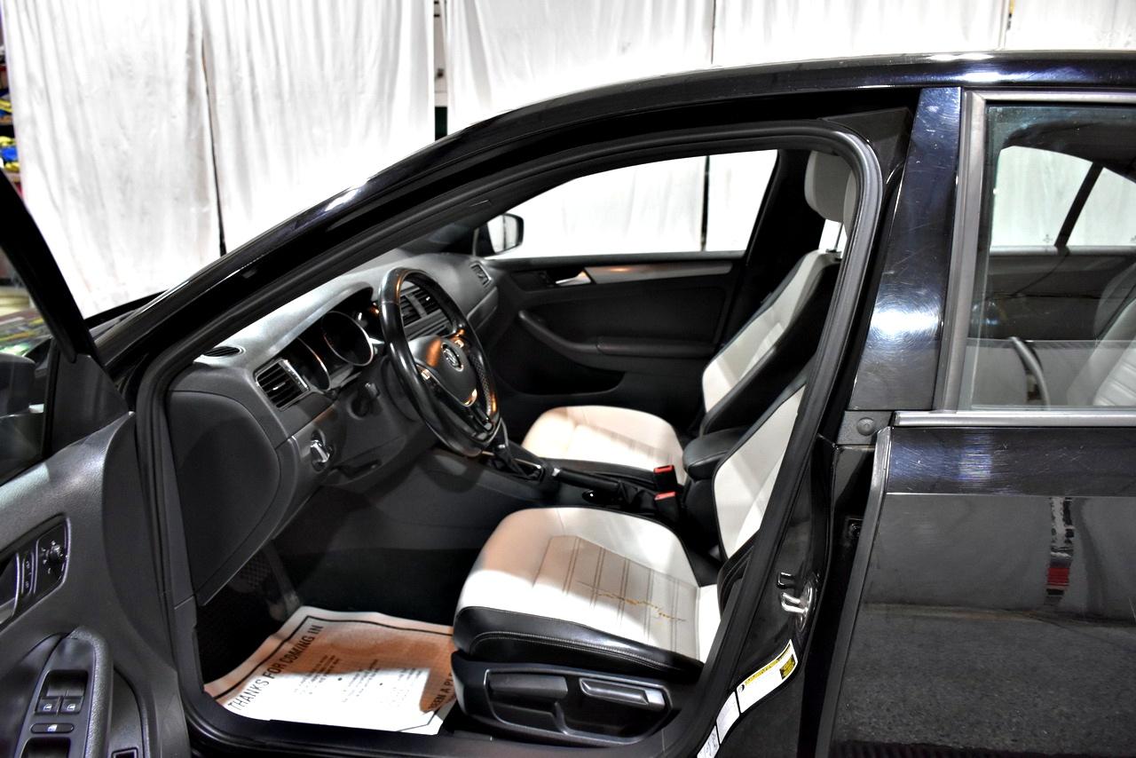 Volkswagen Jetta SE 6A 2016