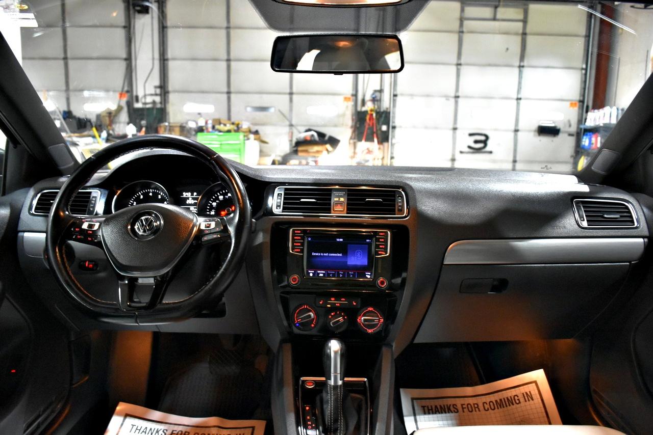 Volkswagen Jetta SE 6A 2016