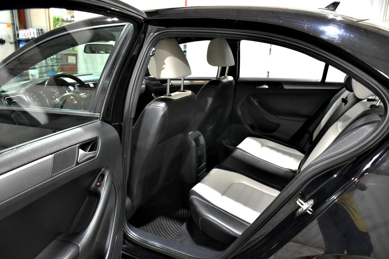 Volkswagen Jetta SE 6A 2016