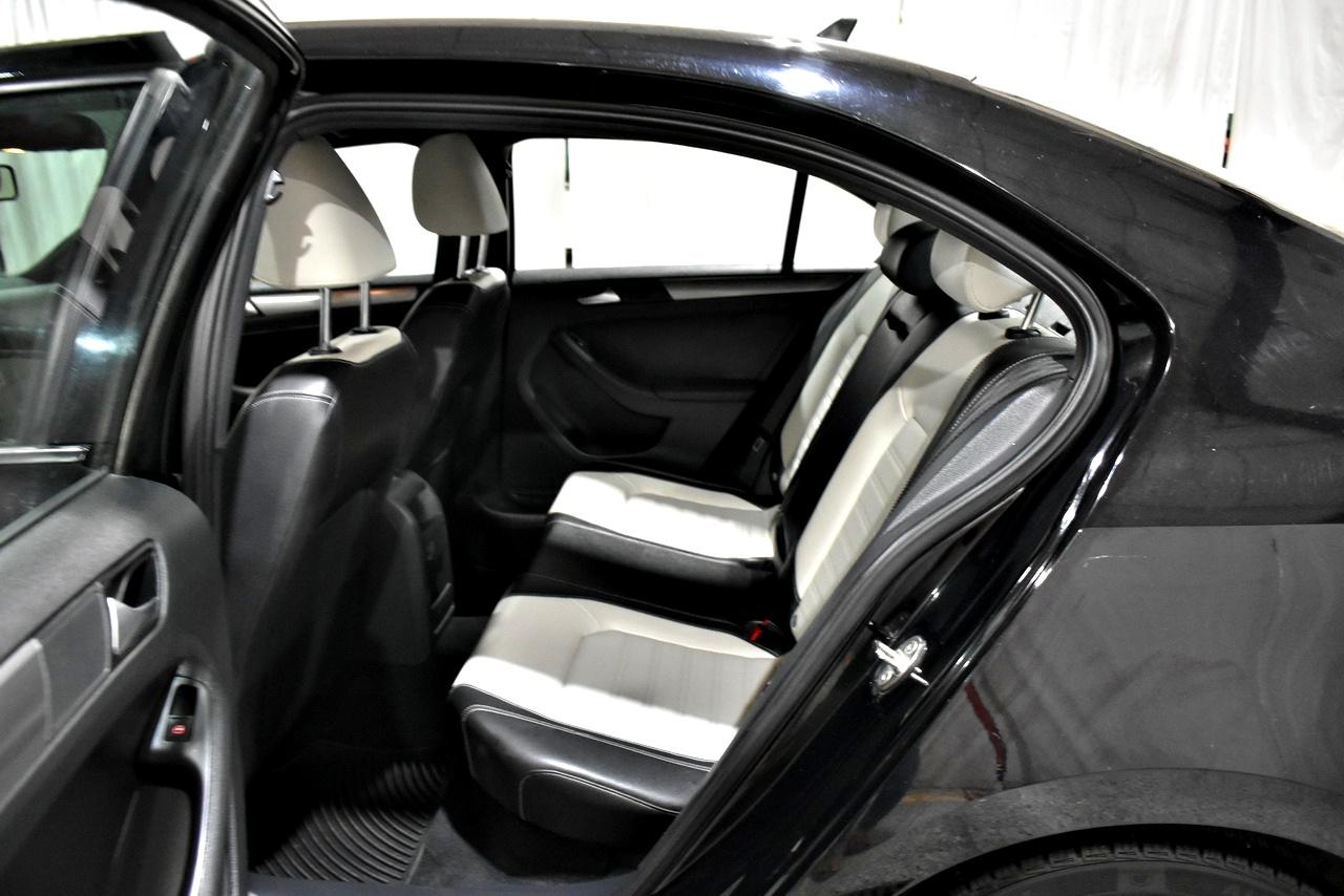 Volkswagen Jetta SE 6A 2016