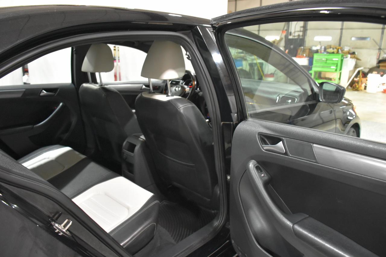 Volkswagen Jetta SE 6A 2016