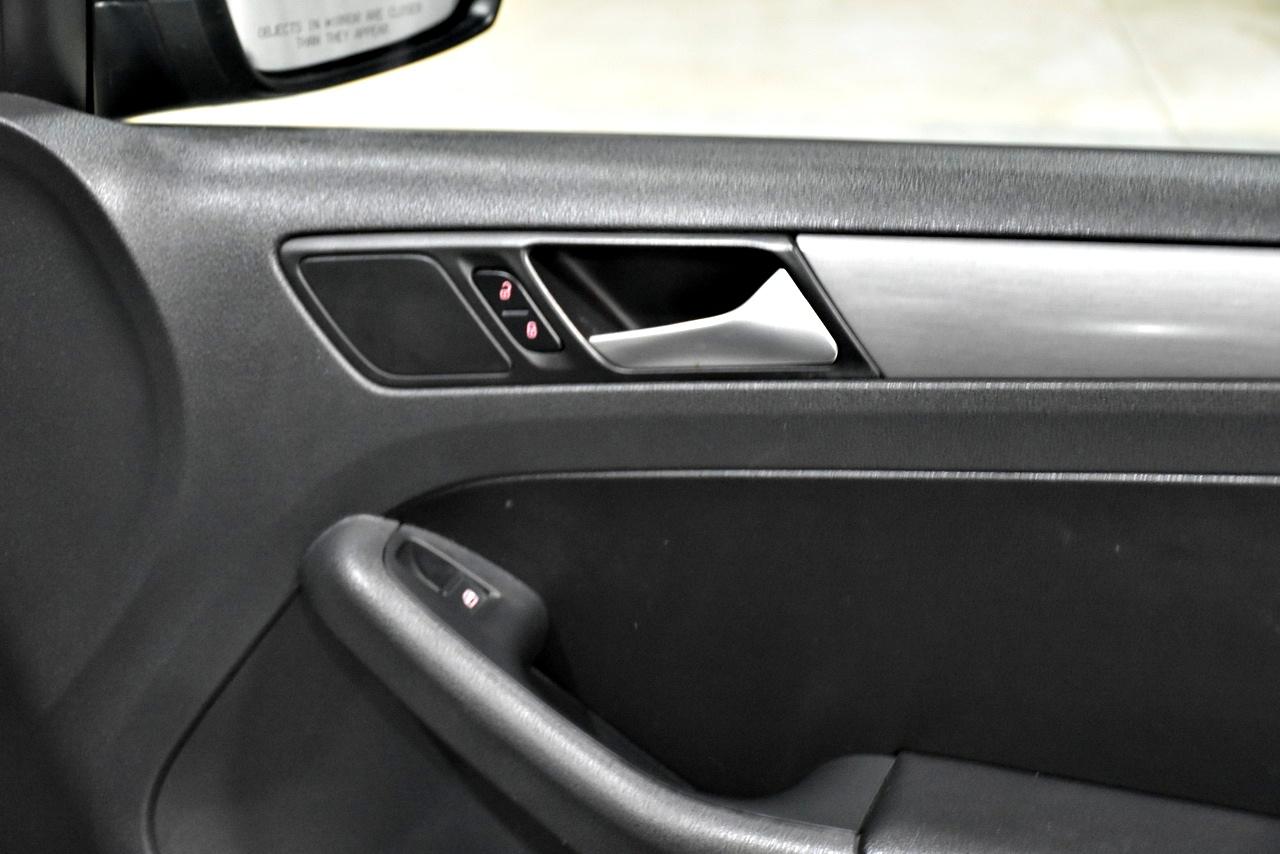 Volkswagen Jetta SE 6A 2016