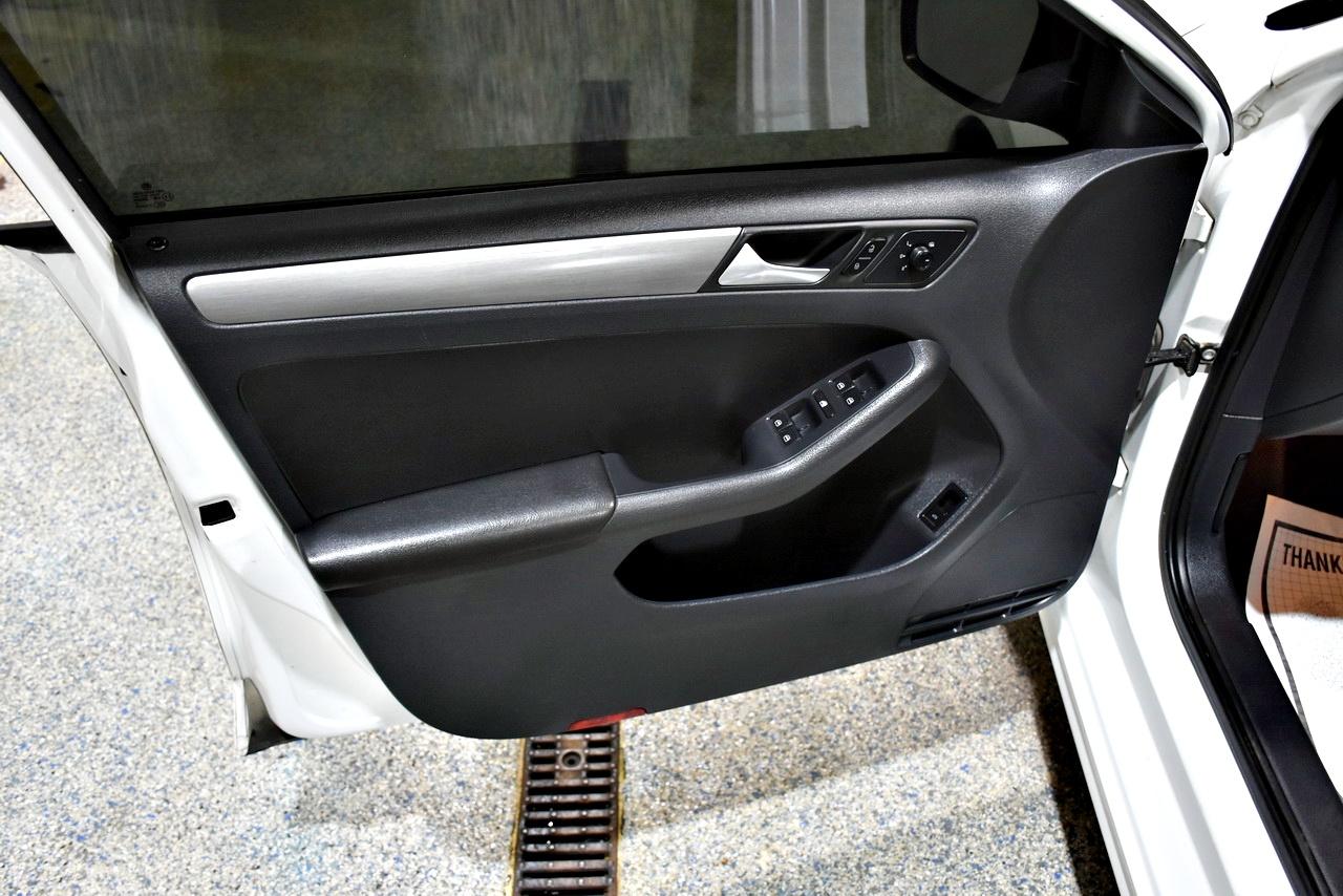 Volkswagen Jetta SE 6A 2016