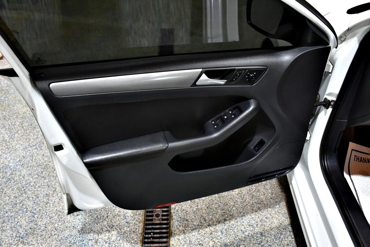 Volkswagen Jetta SE 6A 2016