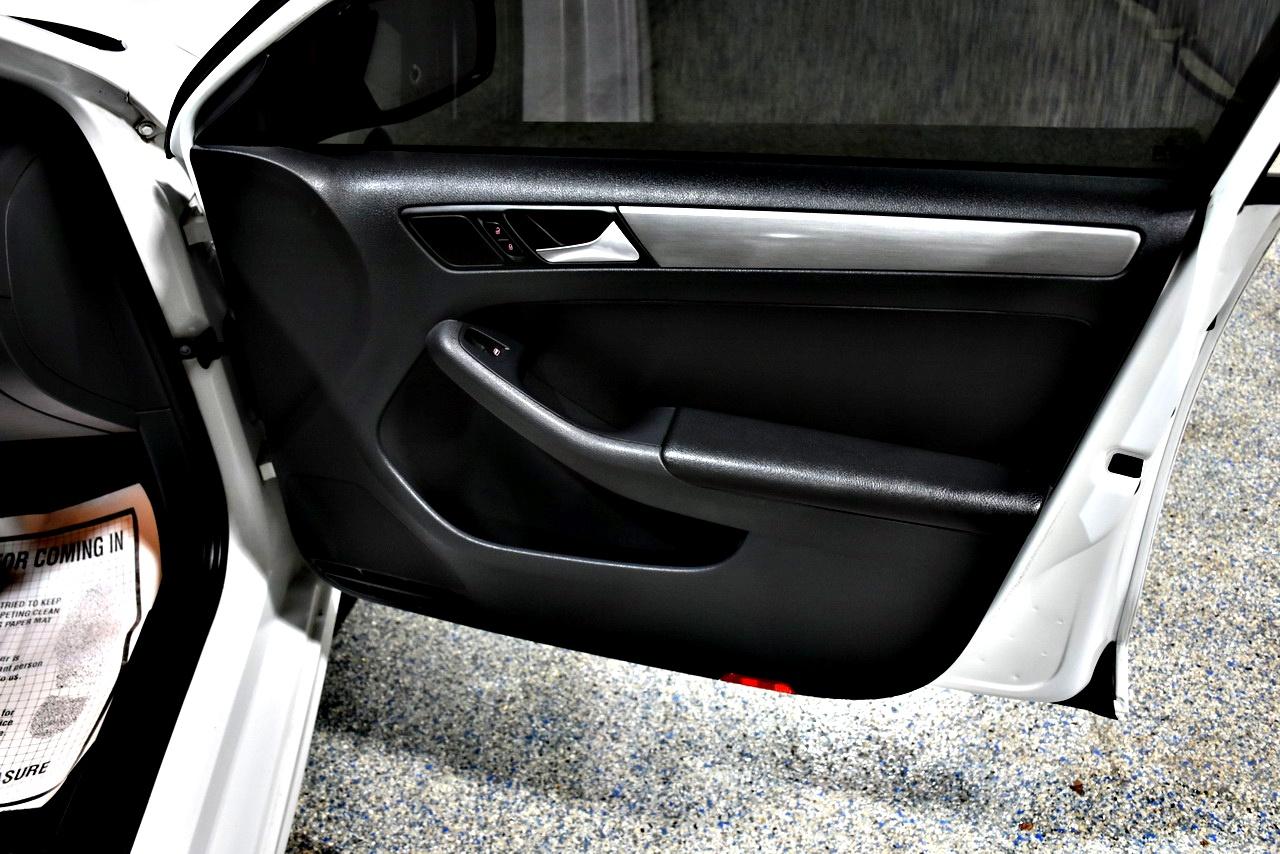 Volkswagen Jetta SE 6A 2016