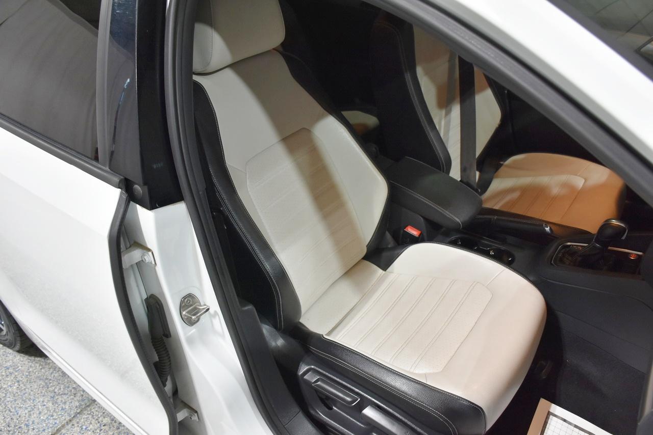 Volkswagen Jetta SE 6A 2016