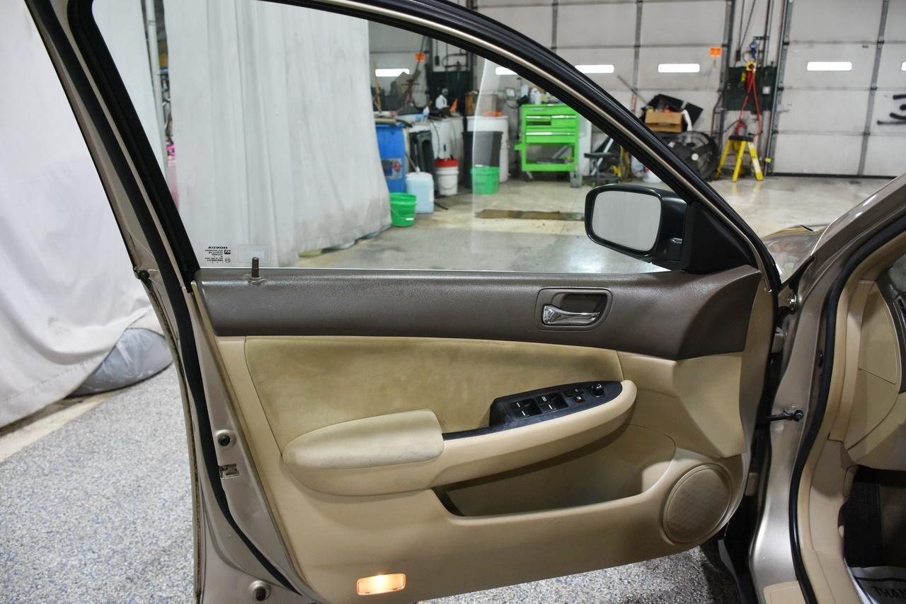 Honda Accord LX sedan AT 2004