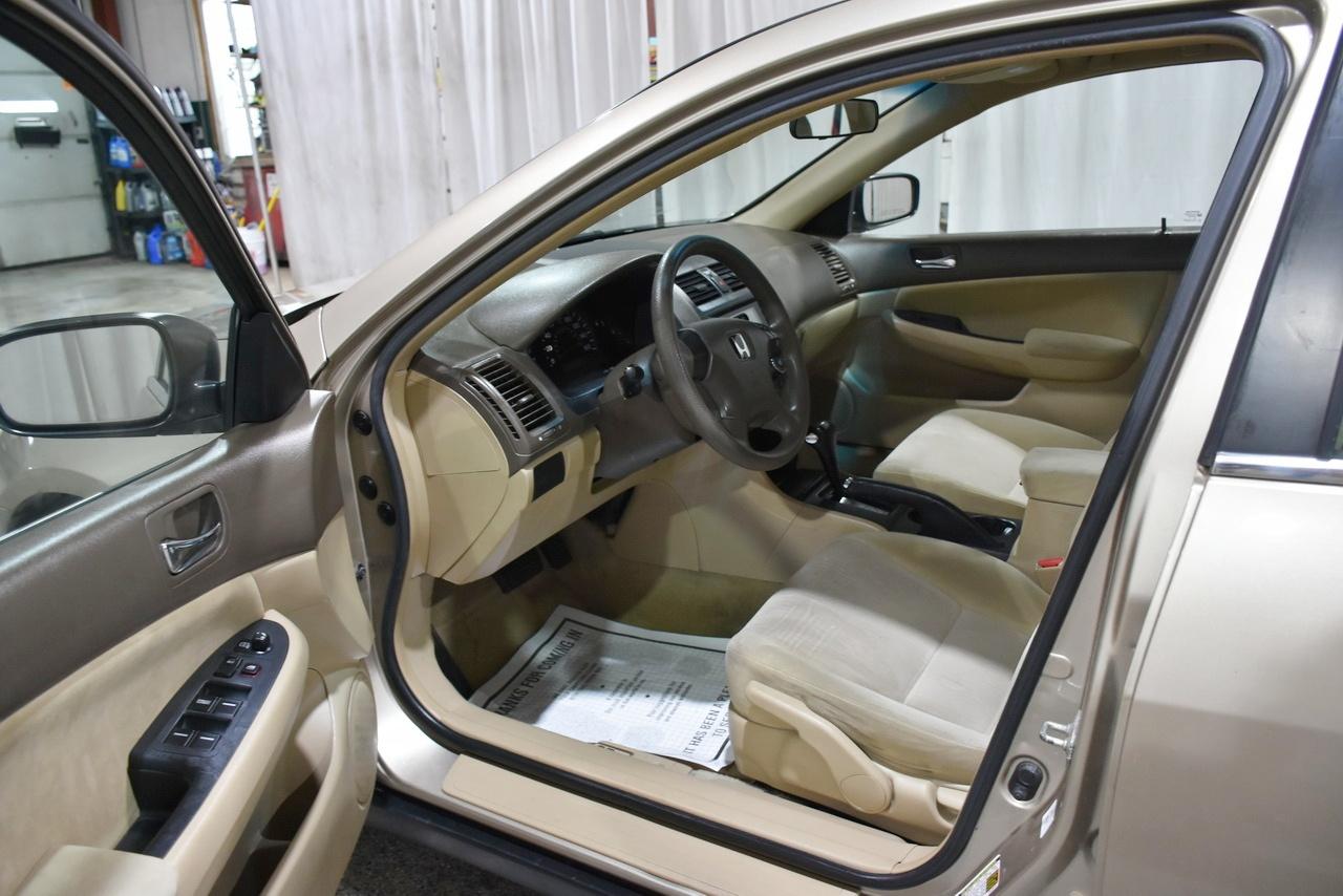 Honda Accord LX sedan AT 2004