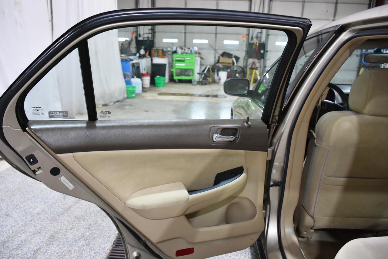 Honda Accord LX sedan AT 2004