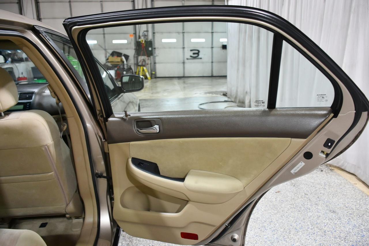 Honda Accord LX sedan AT 2004