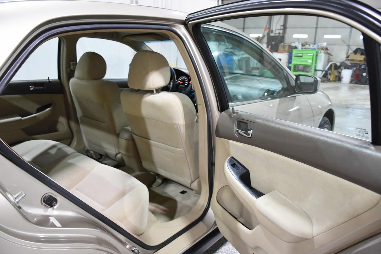 Honda Accord LX sedan AT 2004