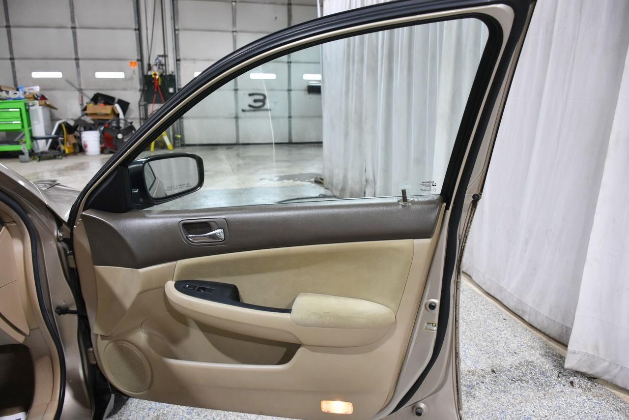 Honda Accord LX sedan AT 2004