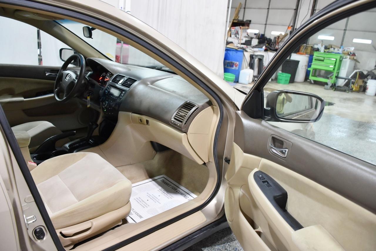 Honda Accord LX sedan AT 2004