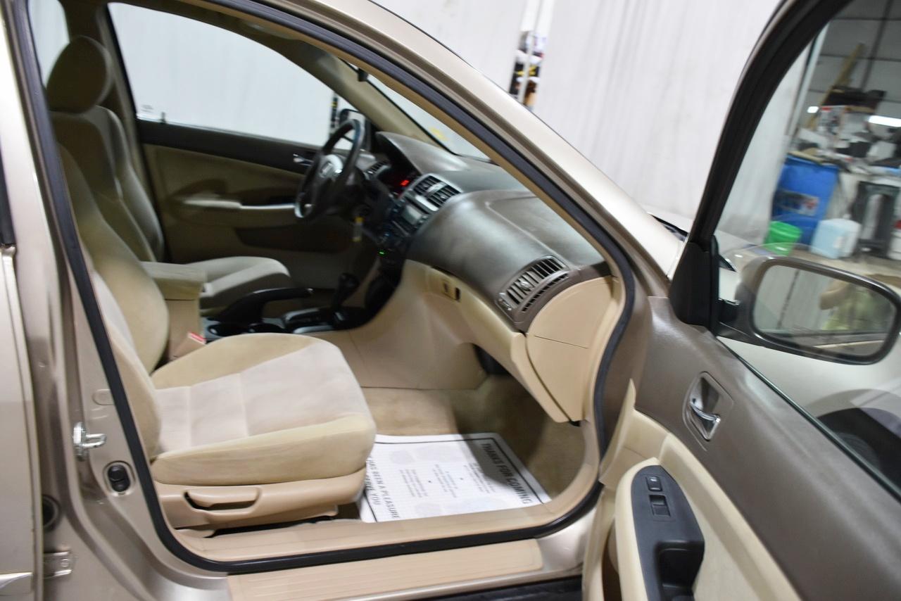 Honda Accord LX sedan AT 2004
